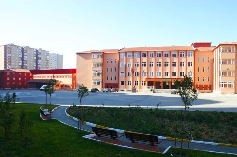 Vali Muammer Güler Anadolu Öğretmen Lisesi, Spor Salonu ve Yurt Binası